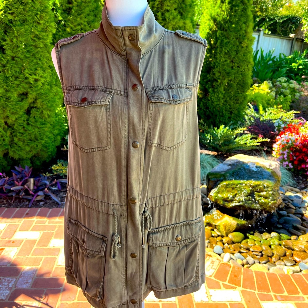 Army Green FIELD VEST by Max Jeans